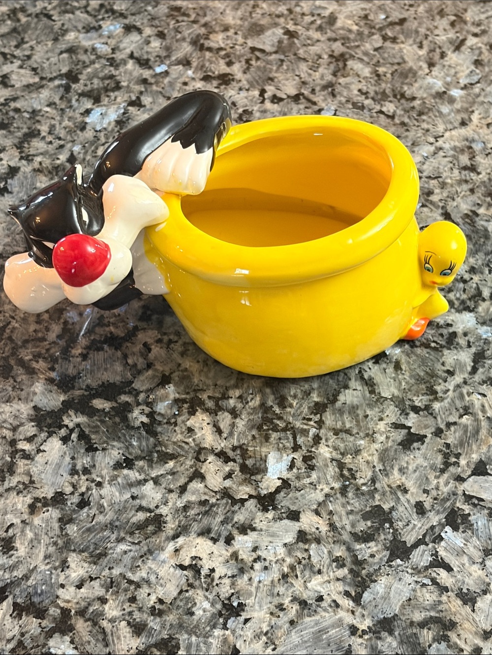 Warner Bros. Looney Tunes ceramic planter featuring Sylvester the Cat and Tweety